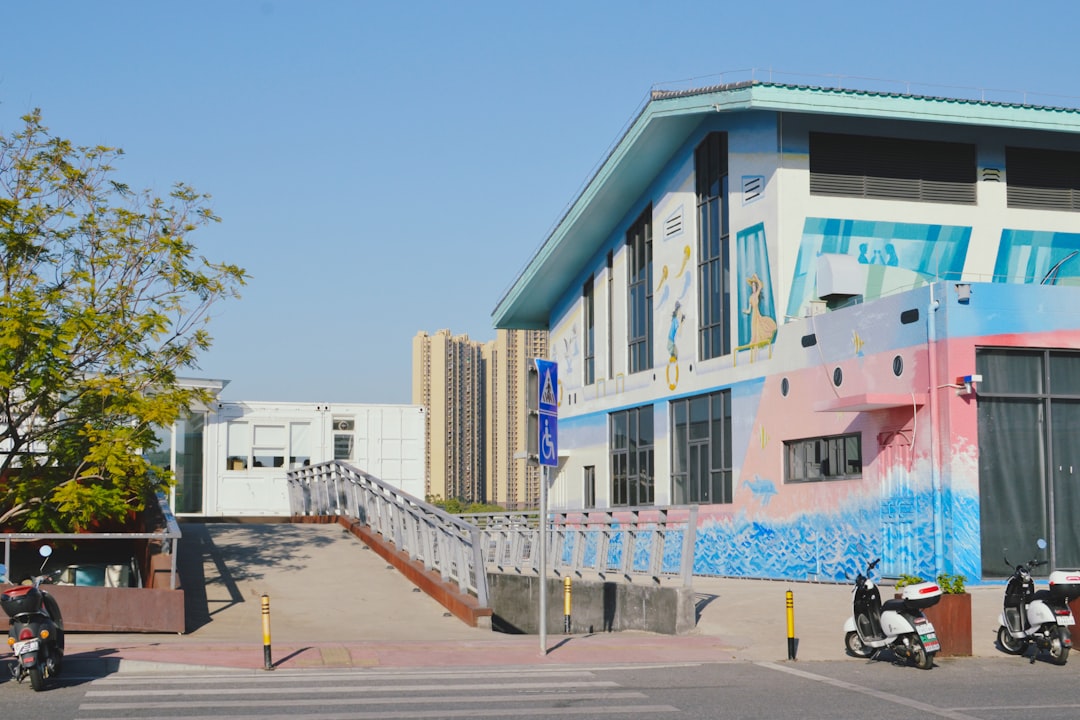 From Foshan Display Floor to Container Door: A Control File for Mixed Furniture and Building-Materials Orders